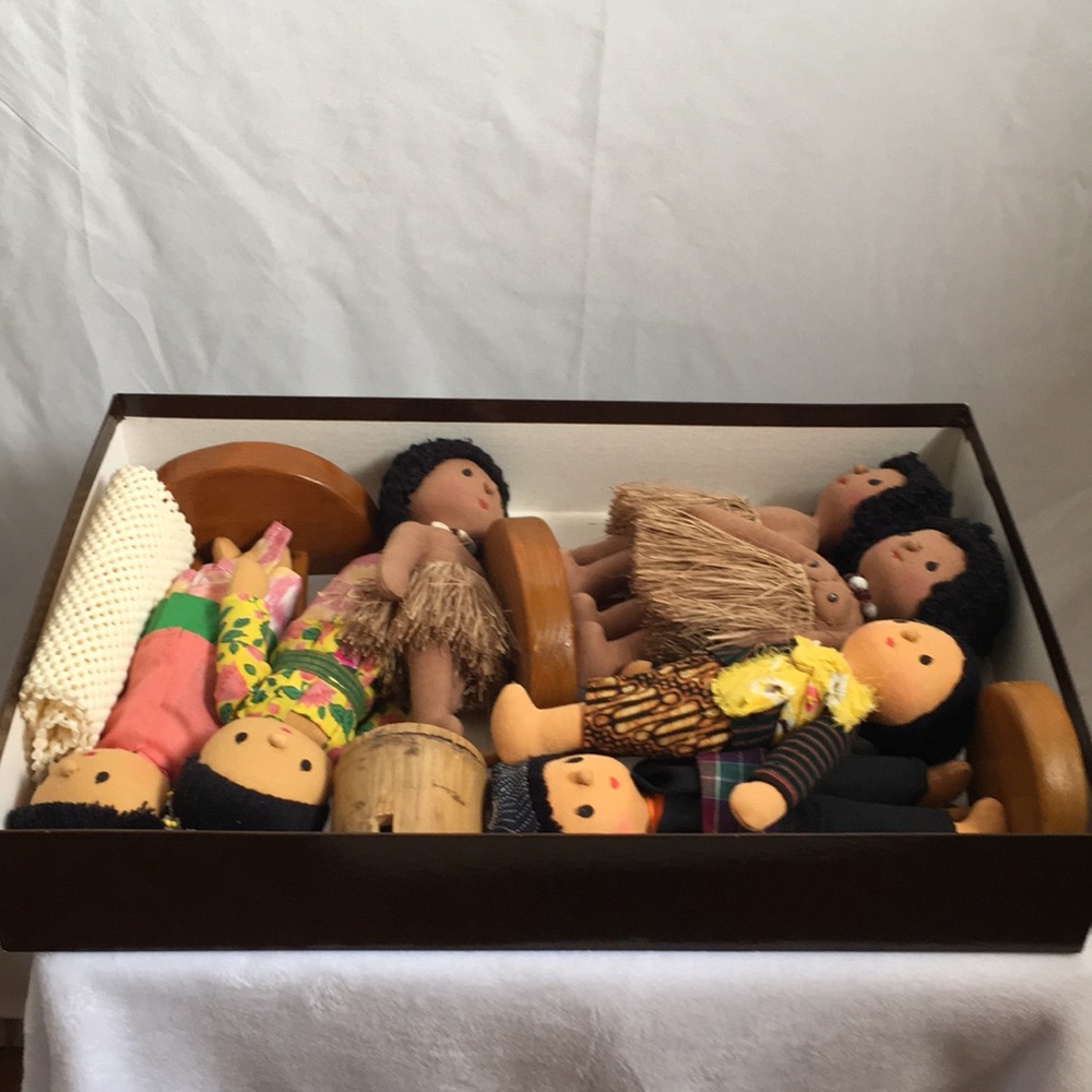 Littler World Dolls Collection 7pc accessories collectors dolls